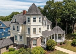 After, United Home Experts, Everlast Composite Siding, Antique Ivory, Wood Shingle Siding Replacement, Cedar Siding, Sherwin Williams, Best Siding Company, Best Siding Installer, Framingham, MA 01701 7